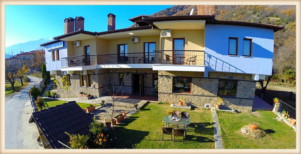 Voreas Hotel Káto Loutrákion Esterno foto
