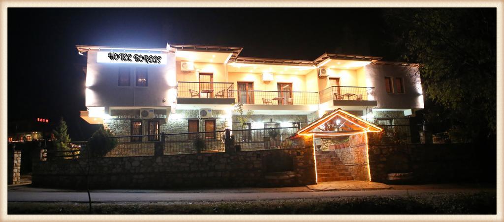 Voreas Hotel Káto Loutrákion Esterno foto
