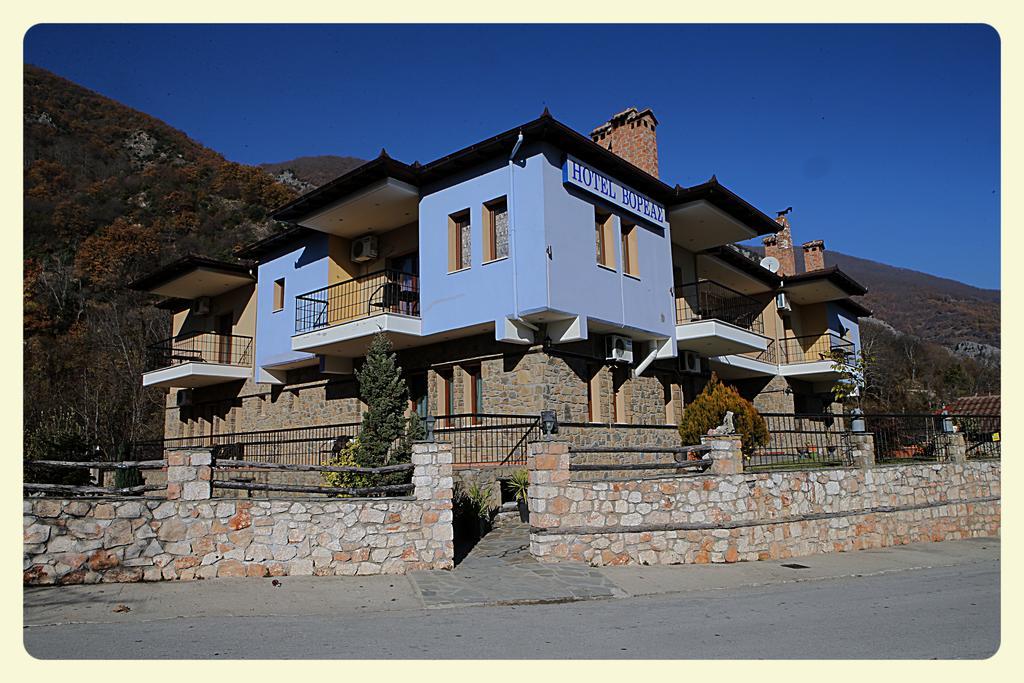 Voreas Hotel Káto Loutrákion Esterno foto